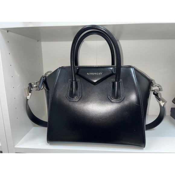 Givenchy Antigona Medium Black Leather Women’s Shoulder Bag w/ Strap - Picture 2 of 5